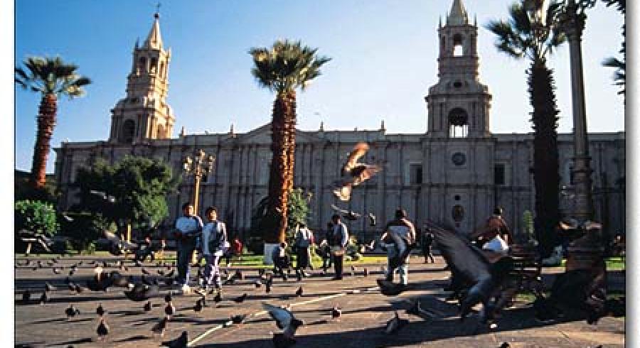 Destino Turístico: Arequipa - Lima, Perú